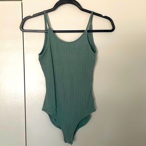 UO Cami Bodysuit - M